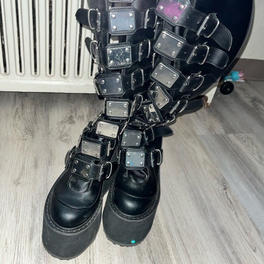 Demonia platform boots